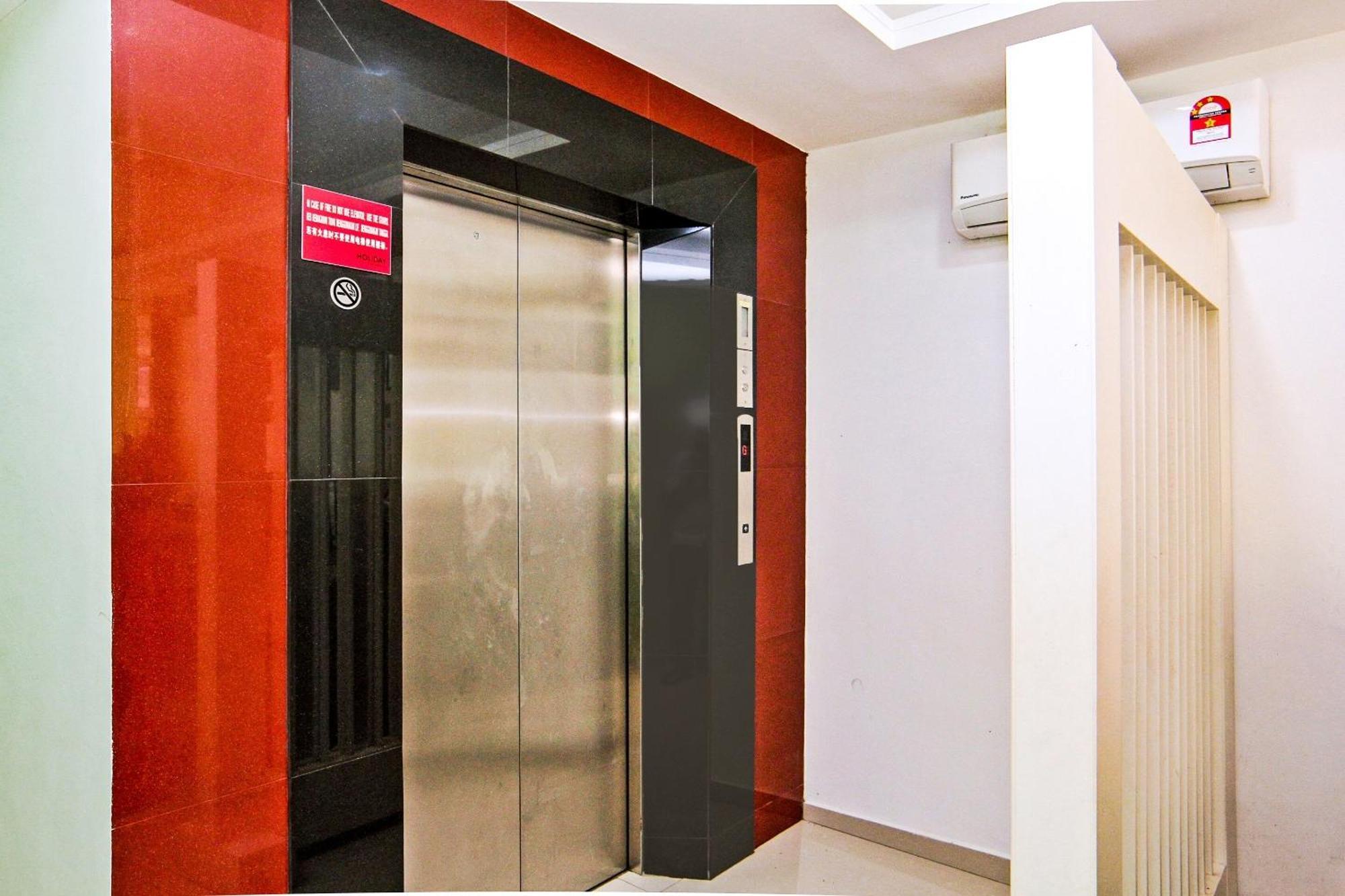 Oyo 44054 Holiday Mansion Inn Sibu Eksteriør bilde